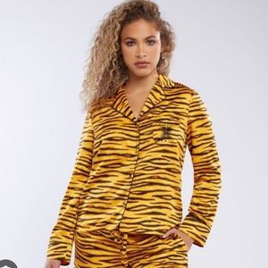 Savage x fenty silk tiger pajama top sz small